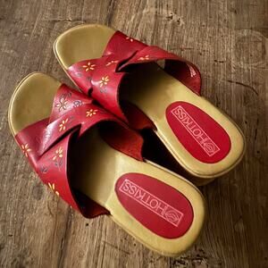 Vintage chunky hot kiss red Sandals Women 9